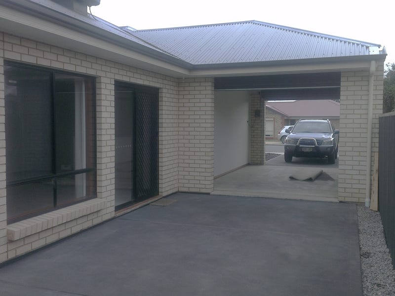 STYLISH, MODERN LIVING, CLOSE TO 2