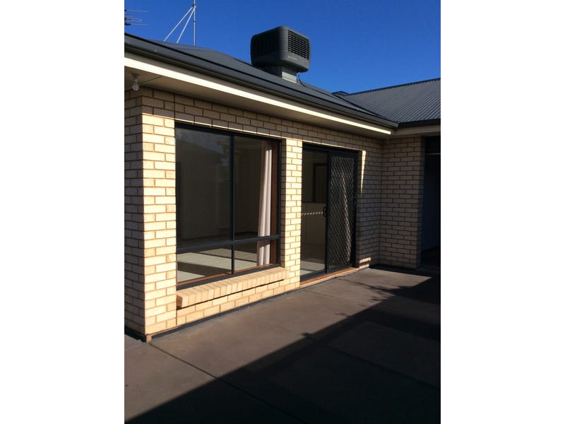 STYLISH, MODERN LIVING, CLOSE TO 9