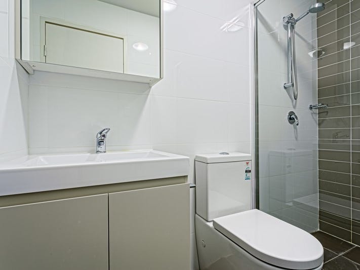 Nearly New Modern 1 bedroom 3