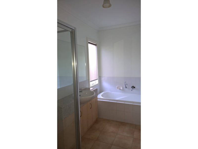Luxury spacious 2 bedroom Riddells 3