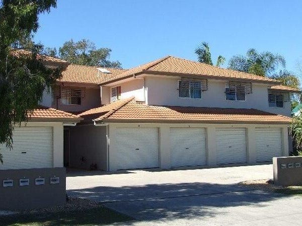 Townhouse with direct canal access 2