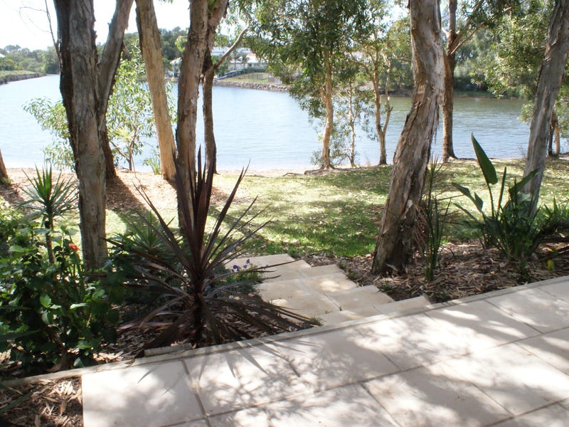Townhouse with direct canal access 3