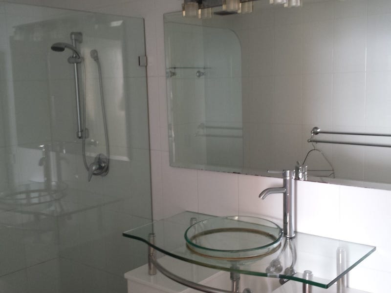 LUXURY FURNISHED APARTMENT MTRS FROM 3