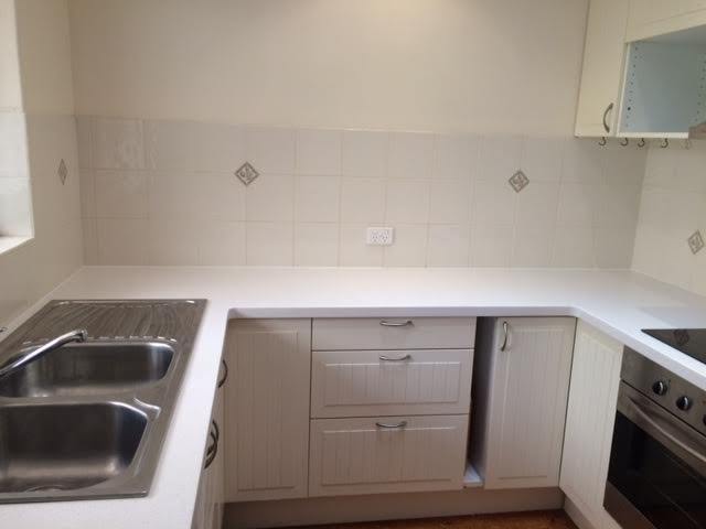 Beautifully Renovated 2 Bed Villa 3