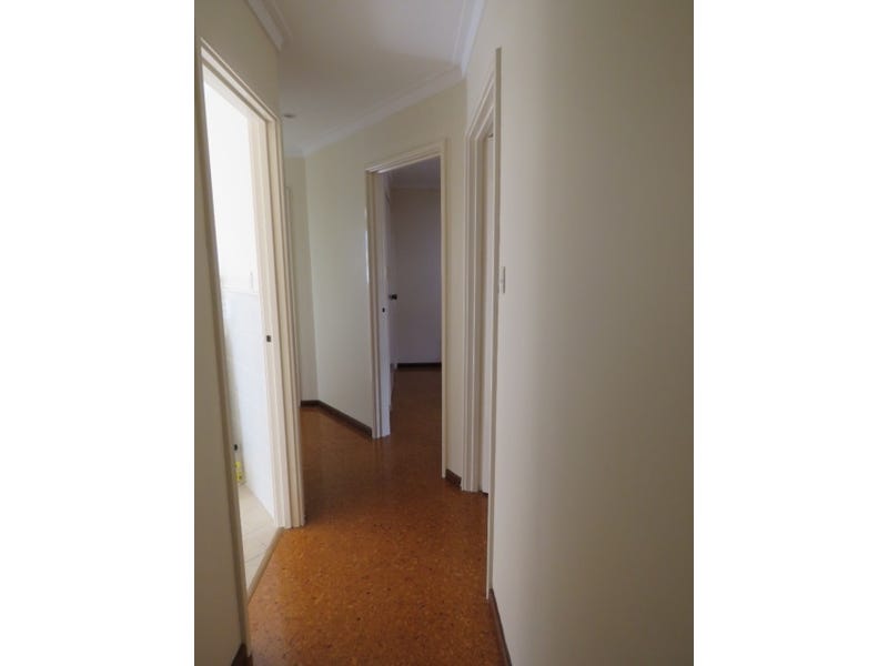 Beautifully Renovated 2 Bed Villa 5