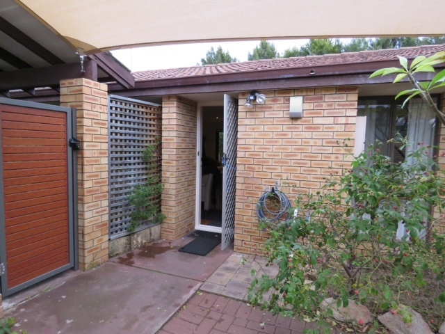 Beautifully Renovated 2 Bed Villa 12