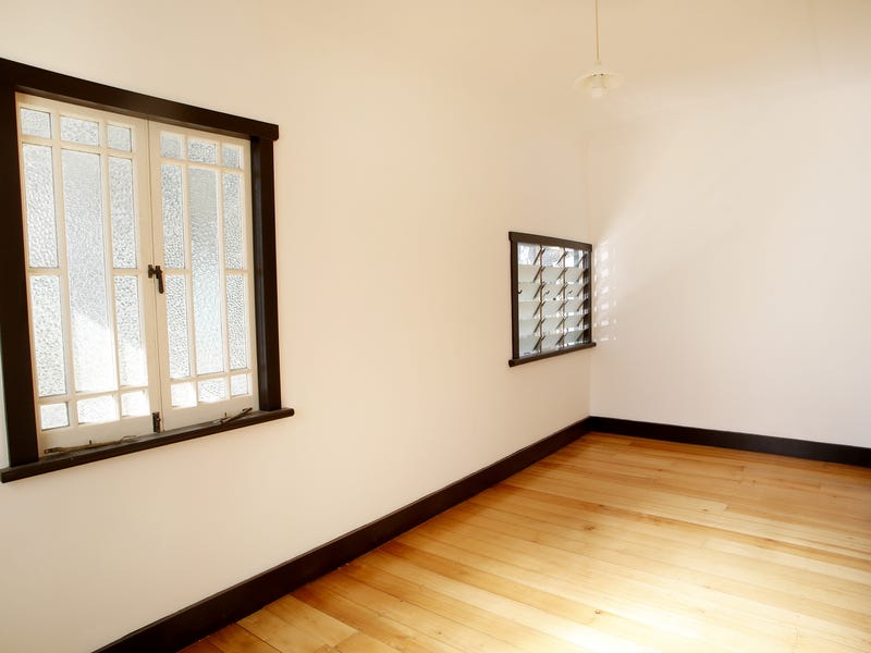 Renovated 3 Bedroom Cottage 4