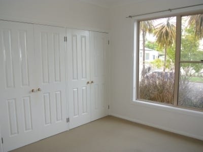 Modern Townhouse, Quiet, Convenient Location 4
