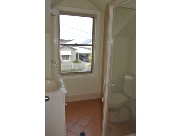Modern Townhouse, Quiet, Convenient Location 7