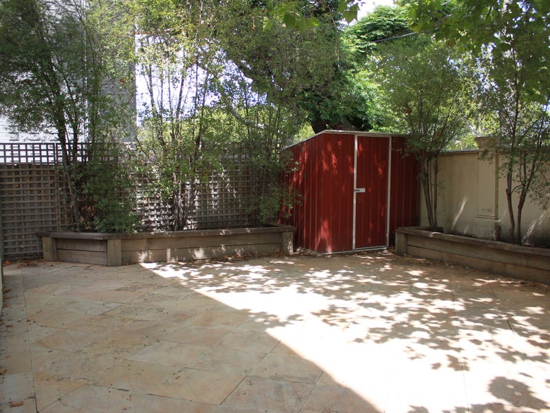 Prahran Apartment with Large Private Courtyard and Lock up Garage