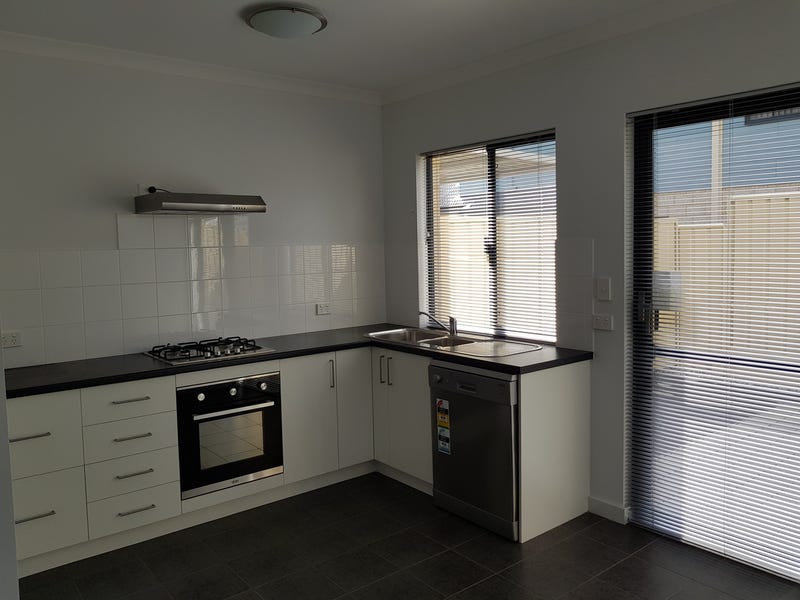 TOWNHOUSE, BE IMPRESSED, RECENTLY BUILT 4