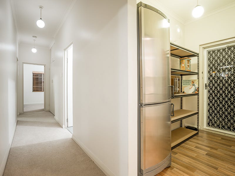 Renovated House Short Walk to 7