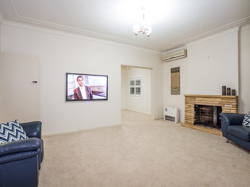 Renovated House Short Walk to 8