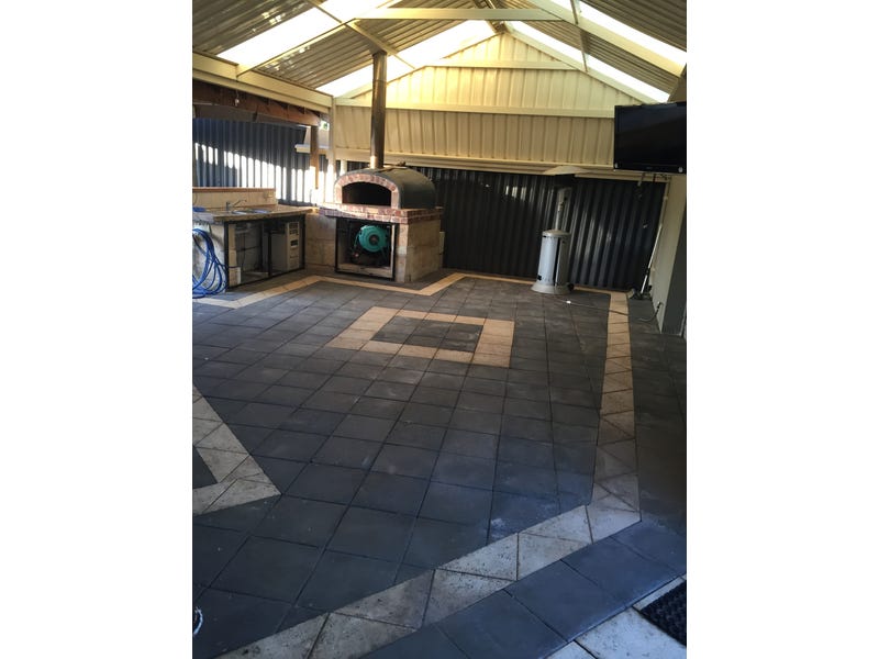 Awesome outdoor living Walking distance 3