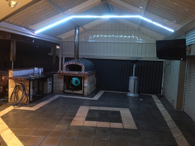 Awesome outdoor living Walking distance 6