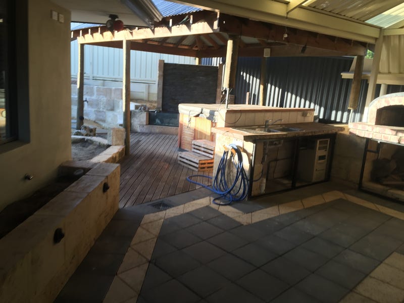 Awesome outdoor living Walking distance 8
