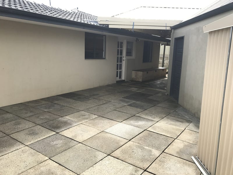 Awesome outdoor living Walking distance 11