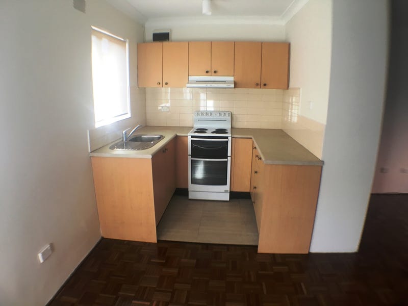 Spacious 2 Bedroom Close to 2