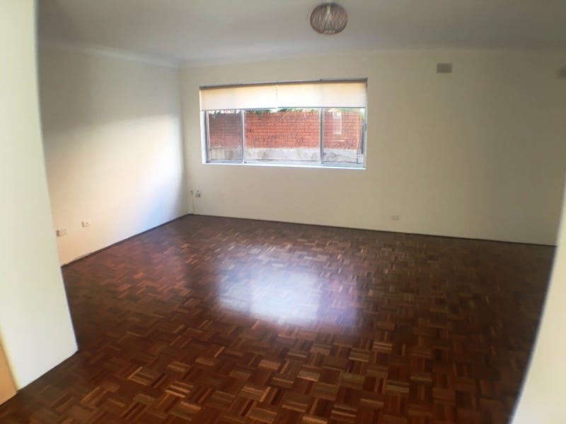 Spacious 2 Bedroom Close to 4