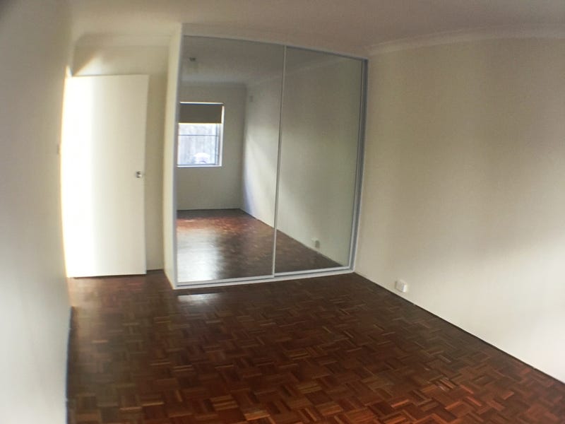 Spacious 2 Bedroom Close to 6