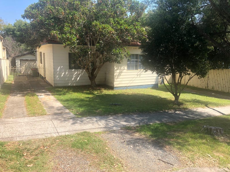 Bargain! Cheapest 3 BR Cronulla house! Beach for summer!