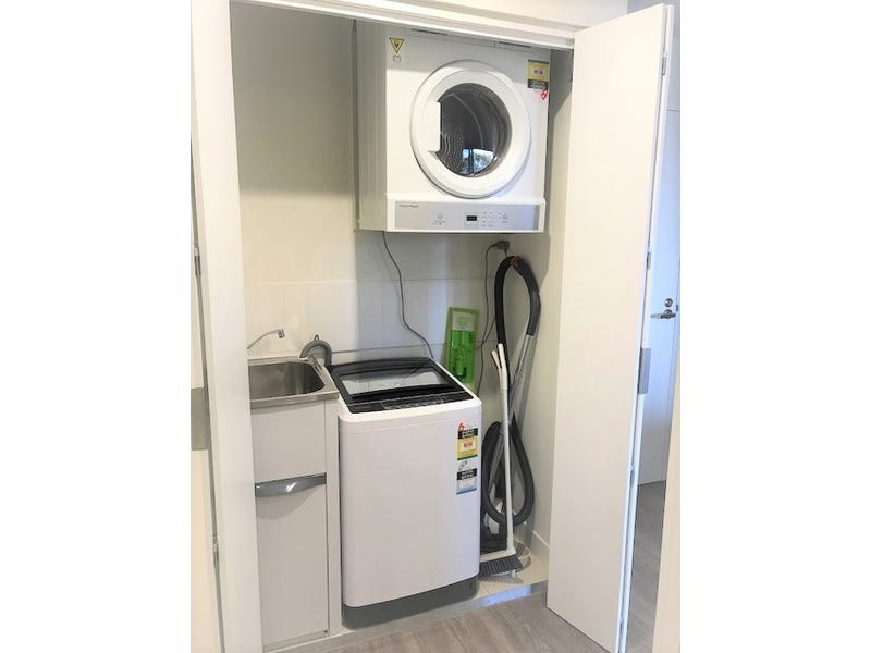 Modern Spacious Fully Furnished 2 10