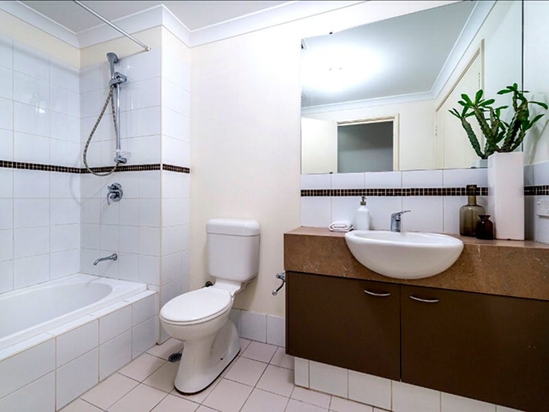 3 Bedroom / 2 Bathroom 12