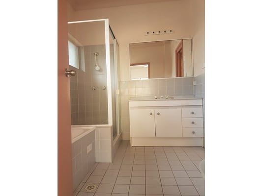 2 bedroom unit with  4