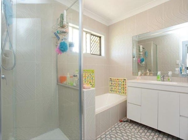 Perfectly situated 4 bedroom house 4