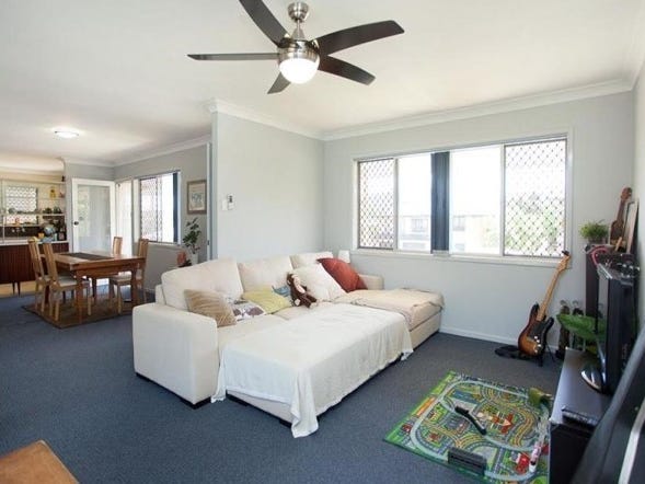 Perfectly situated 4 bedroom house 5
