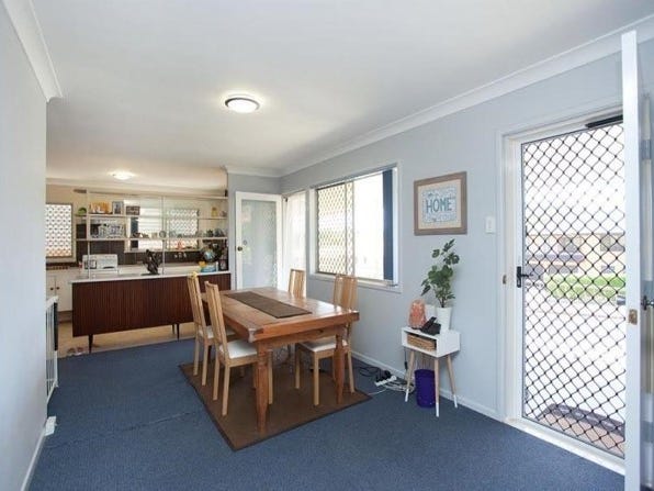 Perfectly situated 4 bedroom house 7