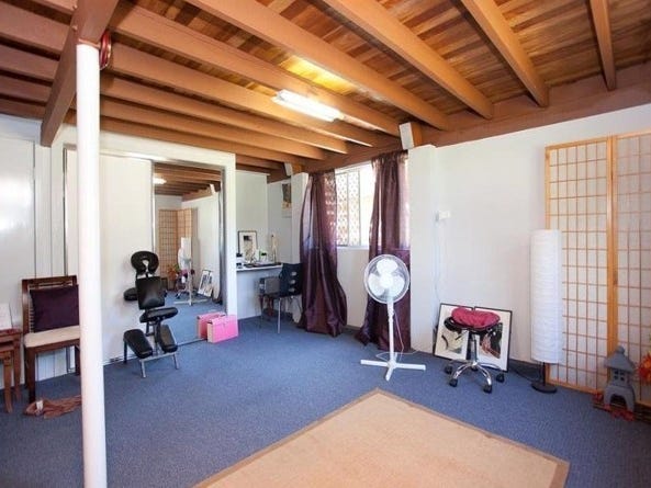 Perfectly situated 4 bedroom house 10