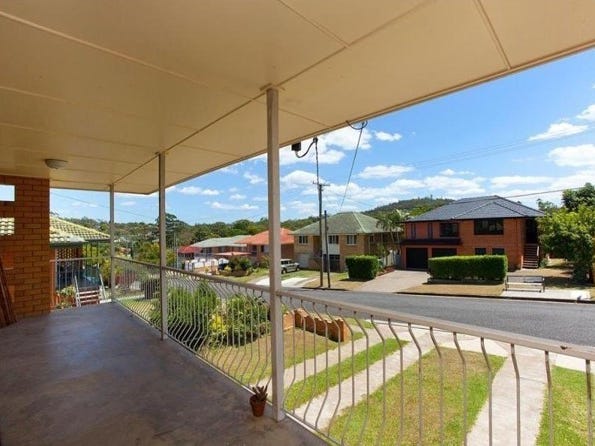 Perfectly situated 4 bedroom house 13