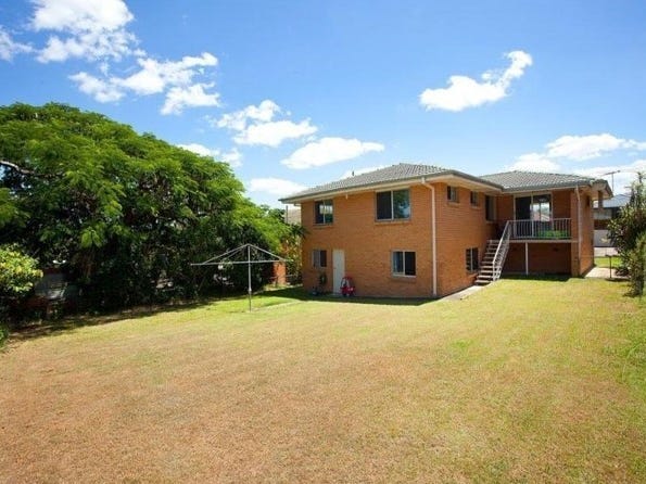 Perfectly situated 4 bedroom house 15