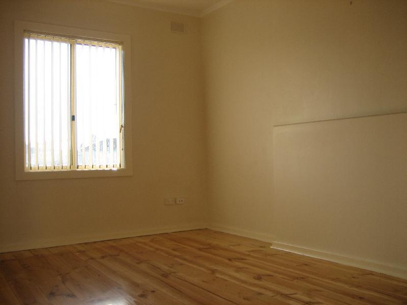 Refurbished 3BR Semi-detached House 4