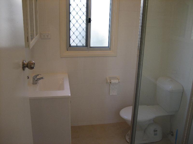 Refurbished 3BR Semi-detached House 5