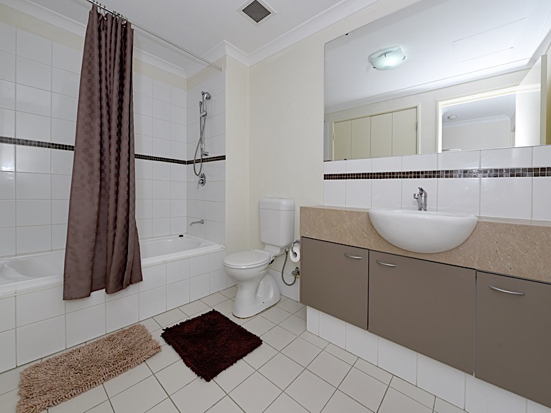 King size apartment in West 3