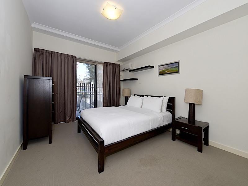 King size apartment in West 4