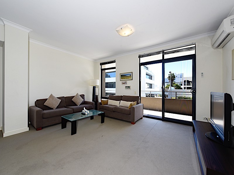 King size apartment in West 7