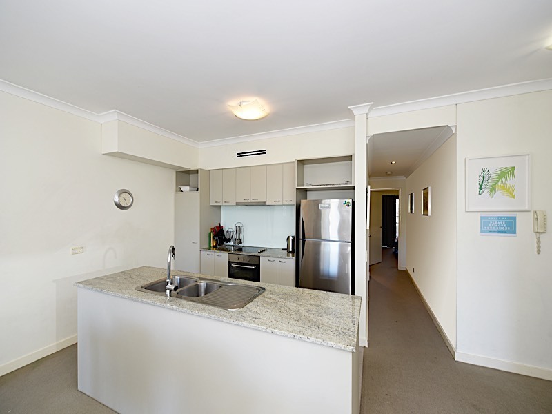 King size apartment in West 9