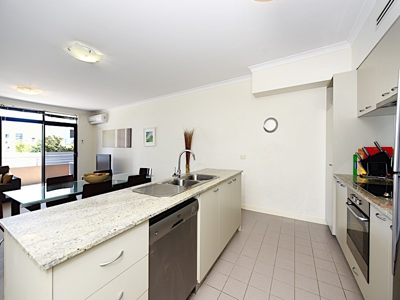 King size apartment in West 10