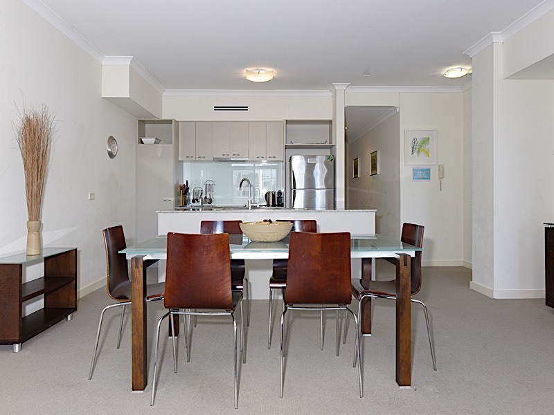 King size apartment in West 12