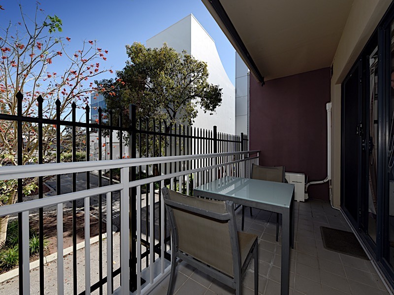 King size apartment in West 19