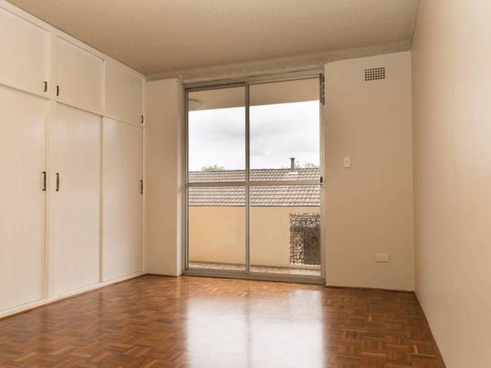 Huge 2 bedder next to 2