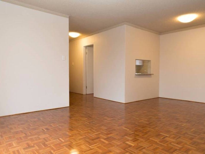 Huge 2 bedder next to 4