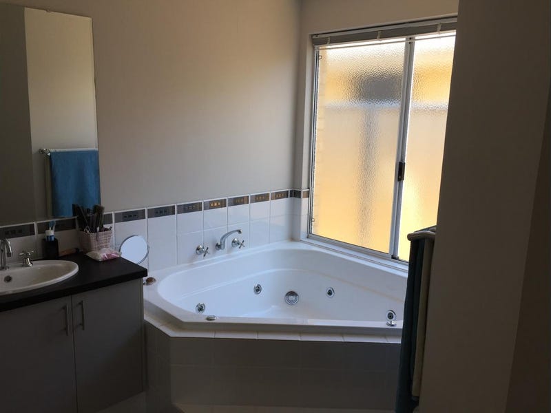 SPACIOUS FAMILY HOME – OPPOSITE 7