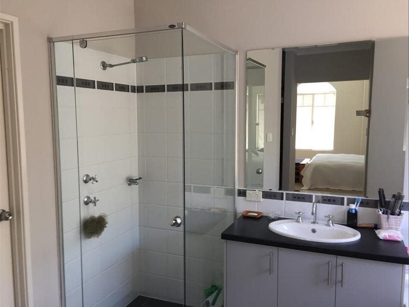 SPACIOUS FAMILY HOME – OPPOSITE 8