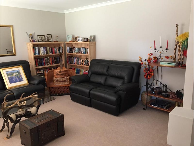 SPACIOUS FAMILY HOME – OPPOSITE 10