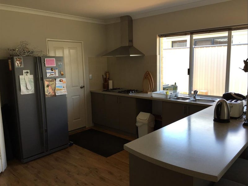 SPACIOUS FAMILY HOME – OPPOSITE 11
