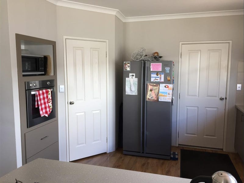 SPACIOUS FAMILY HOME – OPPOSITE 12